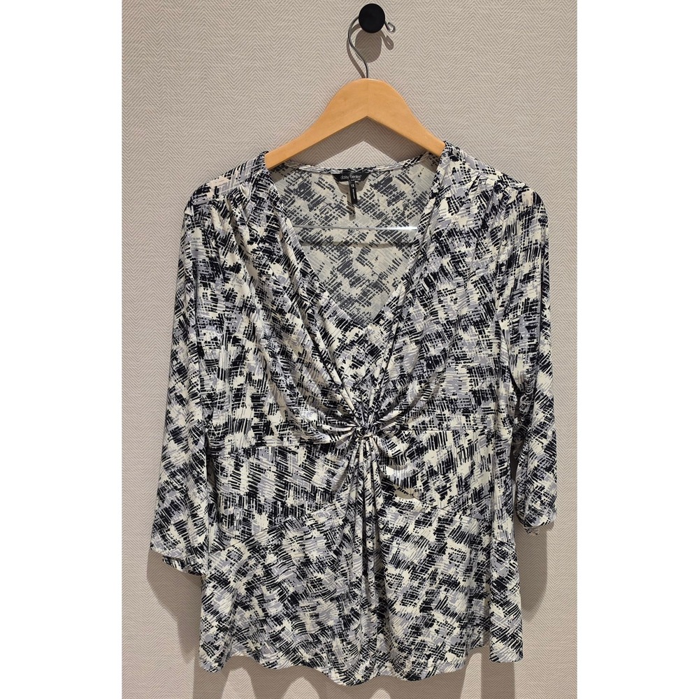 Daisy Fuentes Woman Grey Abstract Twist Front V-Neck 3/4 Sleeve Top 1X
